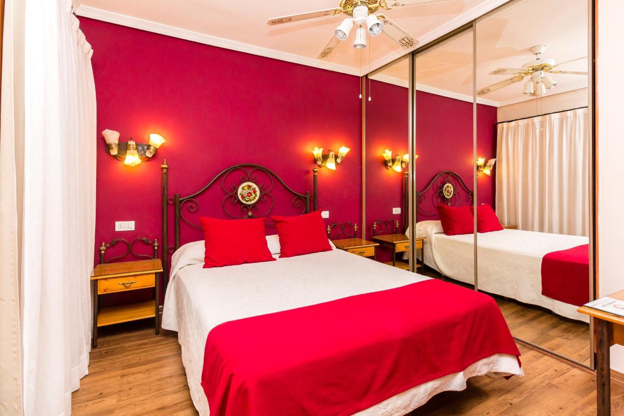 Appartamento con 2 Camere da Letto e Vista su Mare o su Piscina